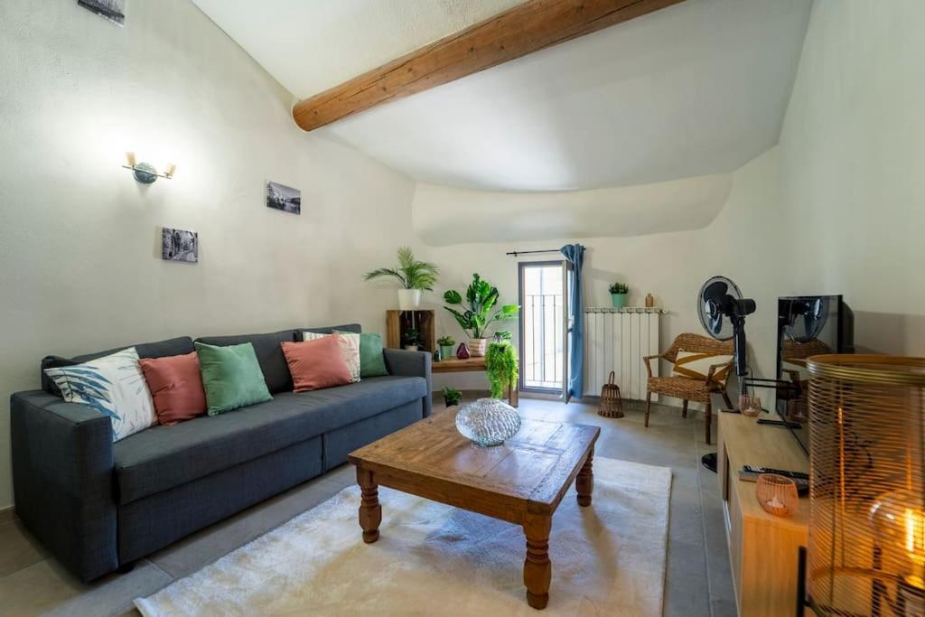 Charmant T2 Proche Place Aux Herbes Uzes Bagian luar foto