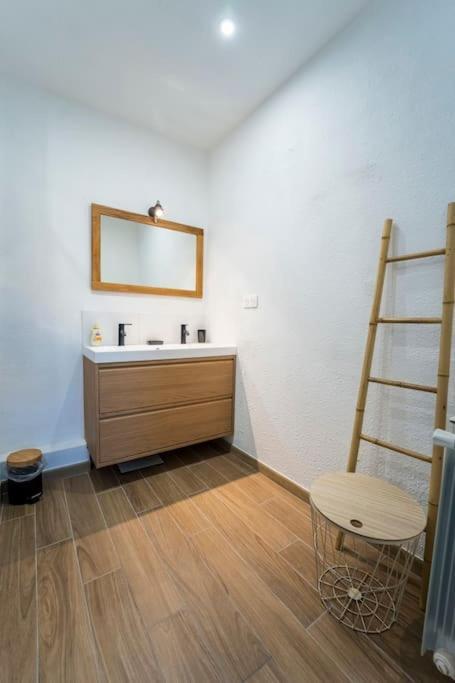 Charmant T2 Proche Place Aux Herbes Uzes Bagian luar foto